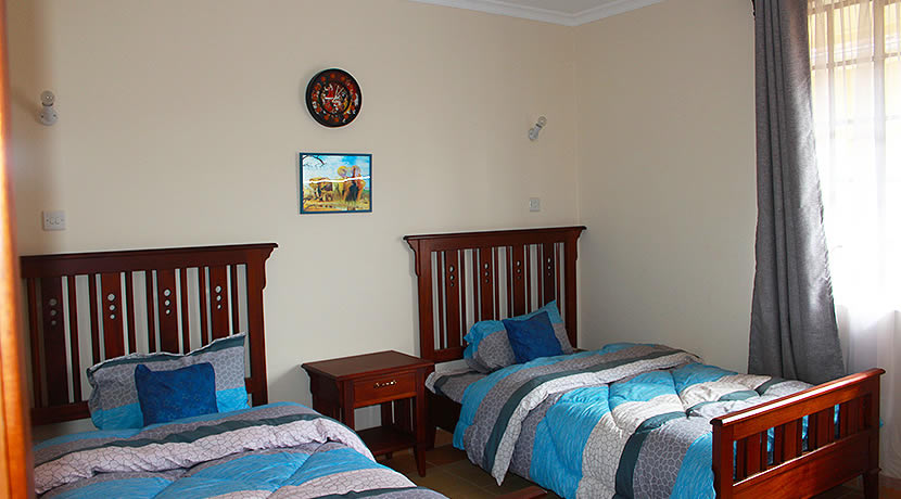 kenpipe_gardens_bedroom
